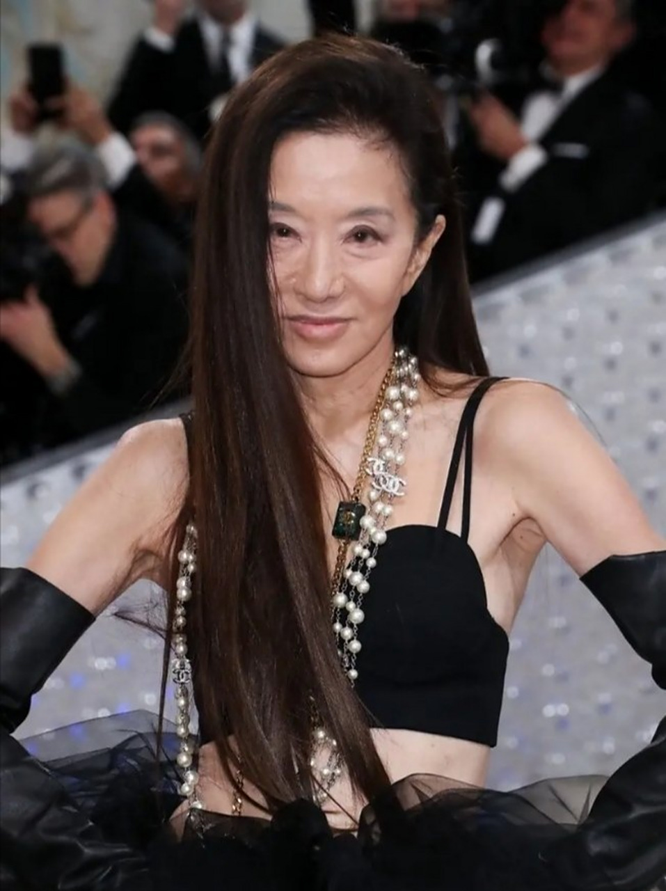 74岁的王薇薇,头发身材是20岁的样子