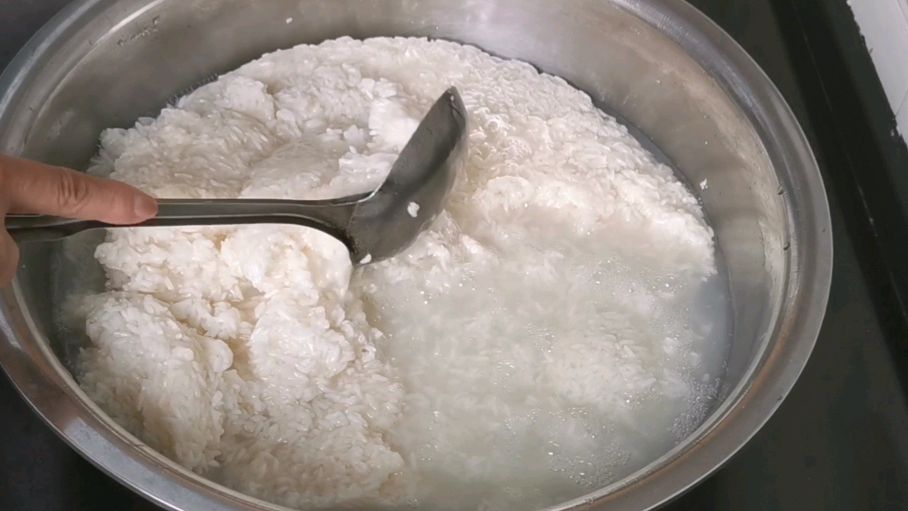 醪糟的做法，甜米酒，佬米酒，老阿姨分享几十年的经验，香甜多汁