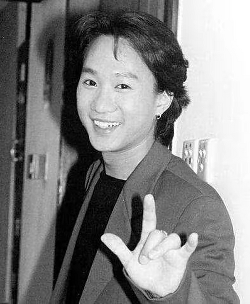 黄家驹 提到中国最火热的乐队主唱,相信每一个人的回答都会是beyond