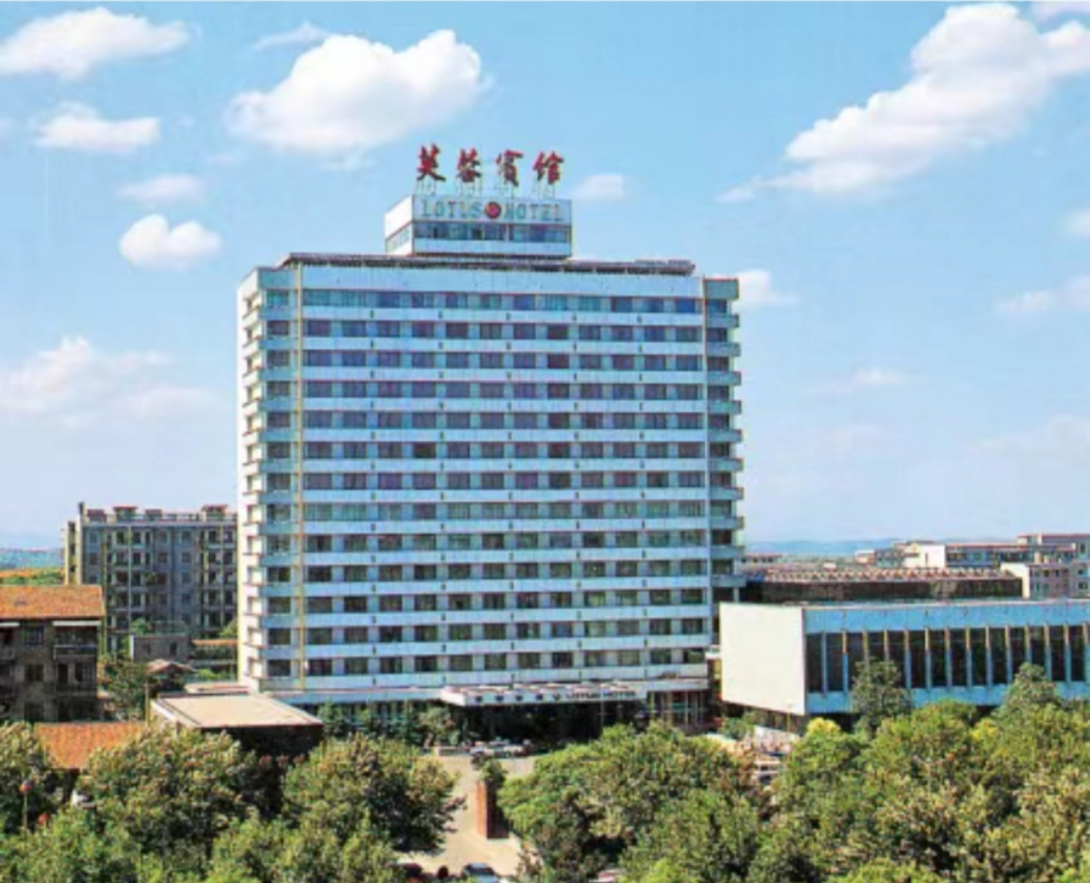 二十世纪八十年代长沙老照片,这是长沙标志性的建筑,芙蓉宾馆,跟现在