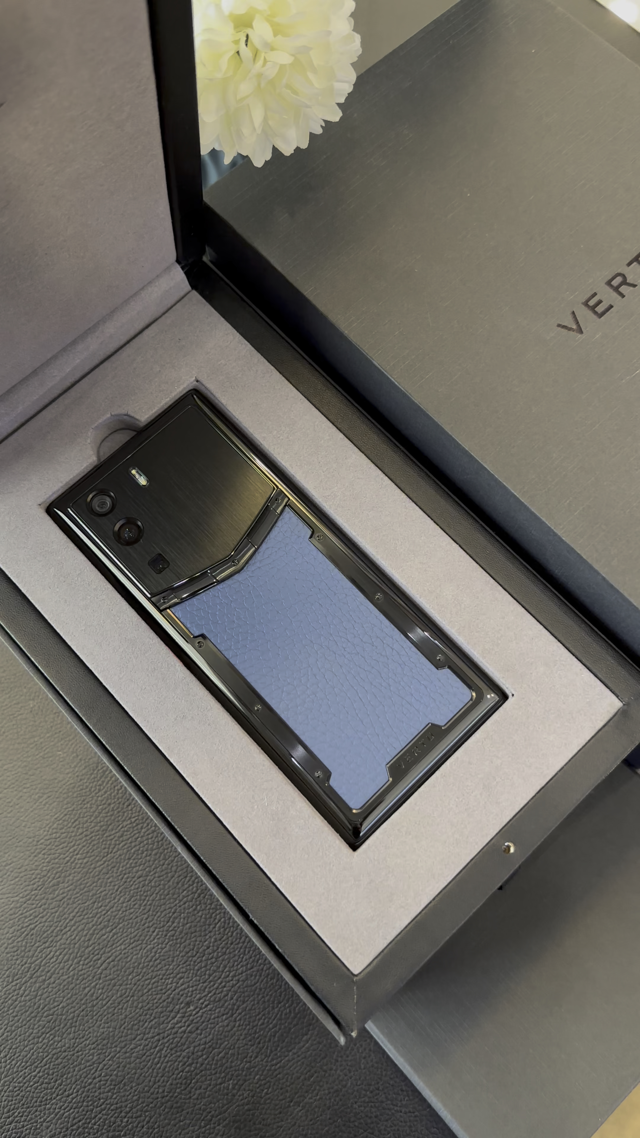 vertu威图手机新品5g蓝宝石绅士蓝小牛皮