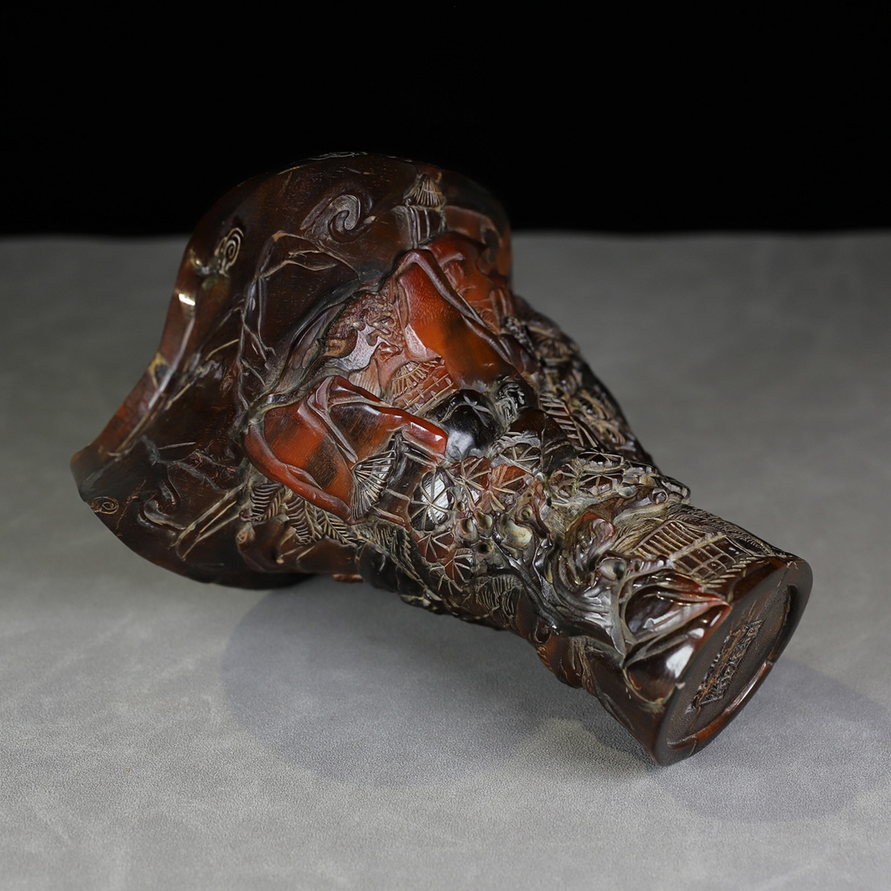 旧藏牛角山水人物酒杯摆件,长21厘米宽13厘米高15厘米,重801克