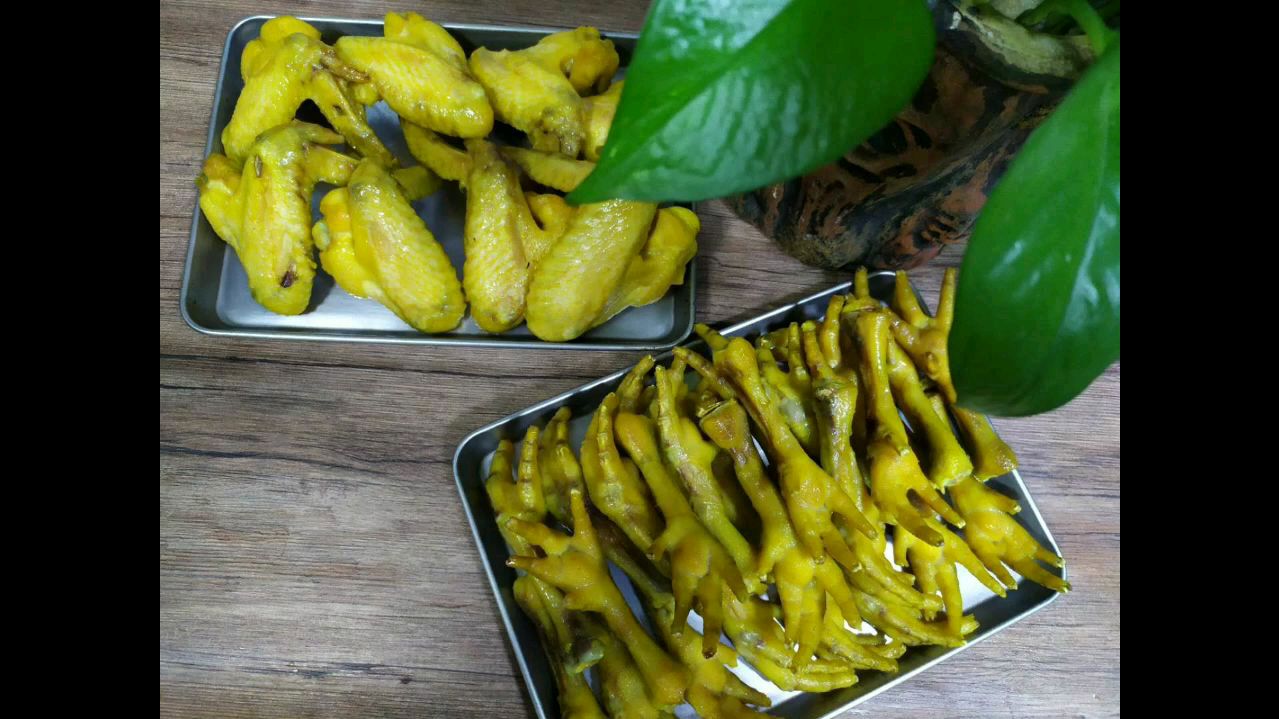 客家盐焗鸡翅鸡爪,客家人餐桌上少不了的一道菜,一种零食