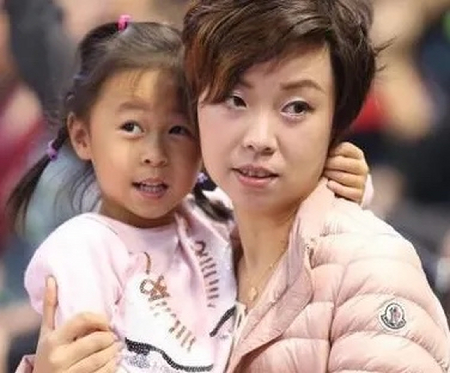 2009年,28岁的张怡宁嫁给48岁身家300亿的富豪徐威.