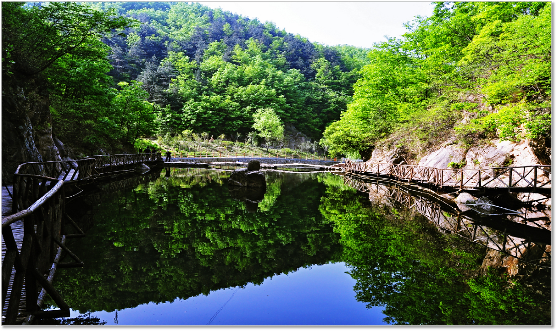 画眉谷位于鲁山县尧山镇四道河村,景区距郑尧高速出口尧山西站5公里.
