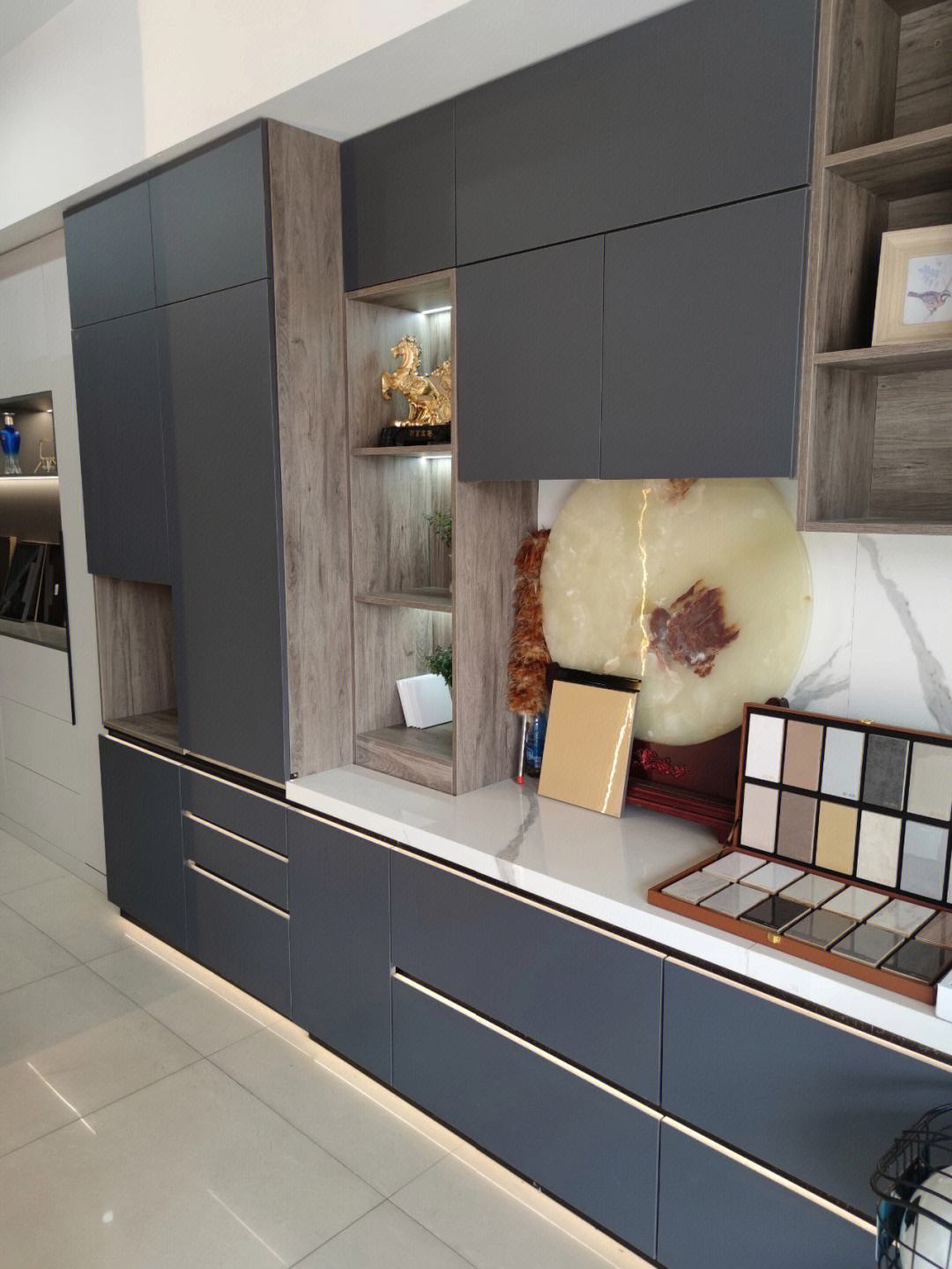 衣柜板十大品牌广东金欧pet门板来了!