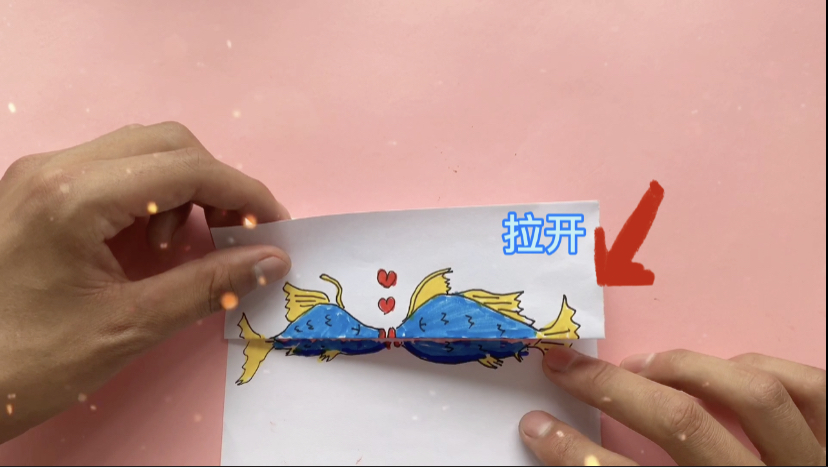 创意折纸画两只可爱的小鱼,拉开之后着实吓一跳
