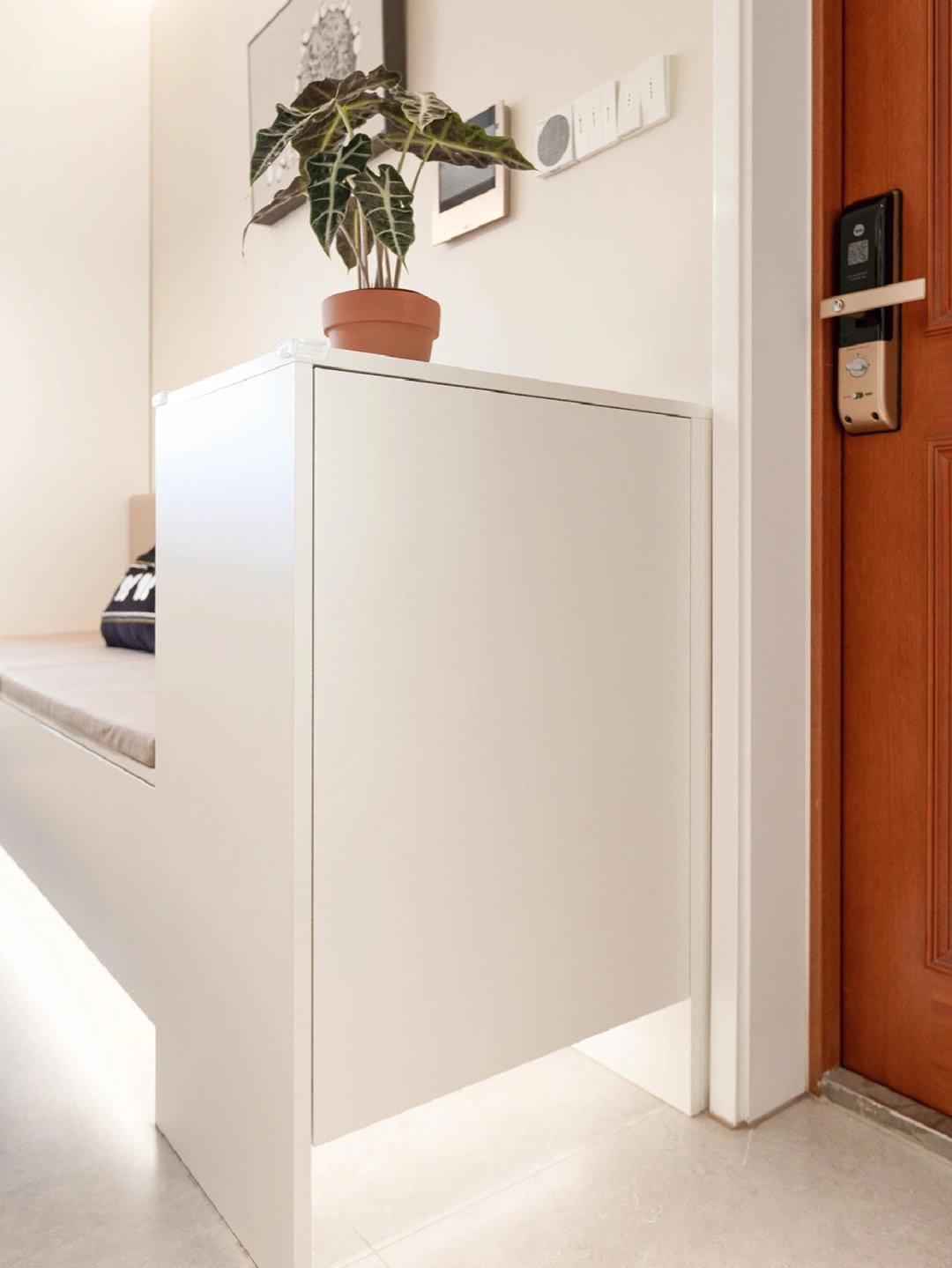 【玄关双面柜设计】新房没有玄关空间,还存在鸡肋过道?