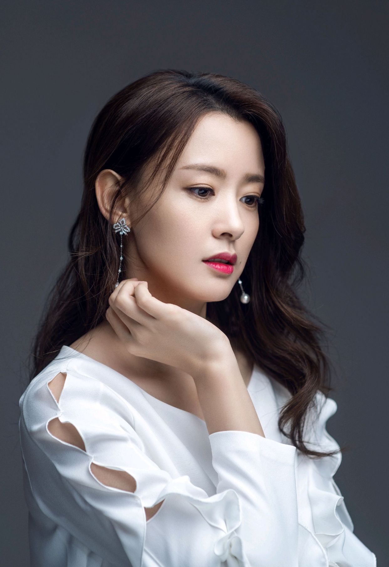 周奇奇写真美图:美丽大方,成熟知性