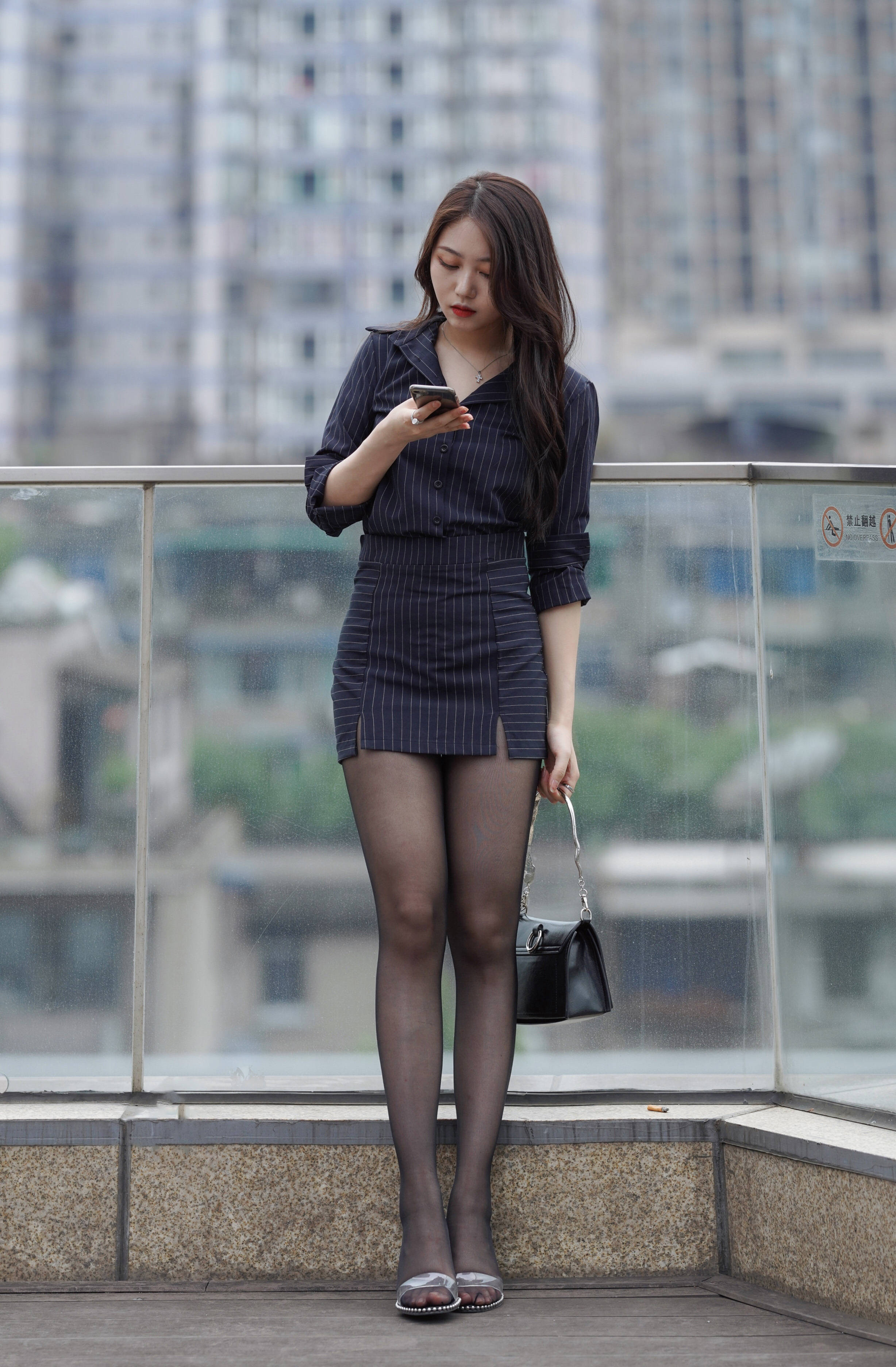 街拍:黑丝小姐姐