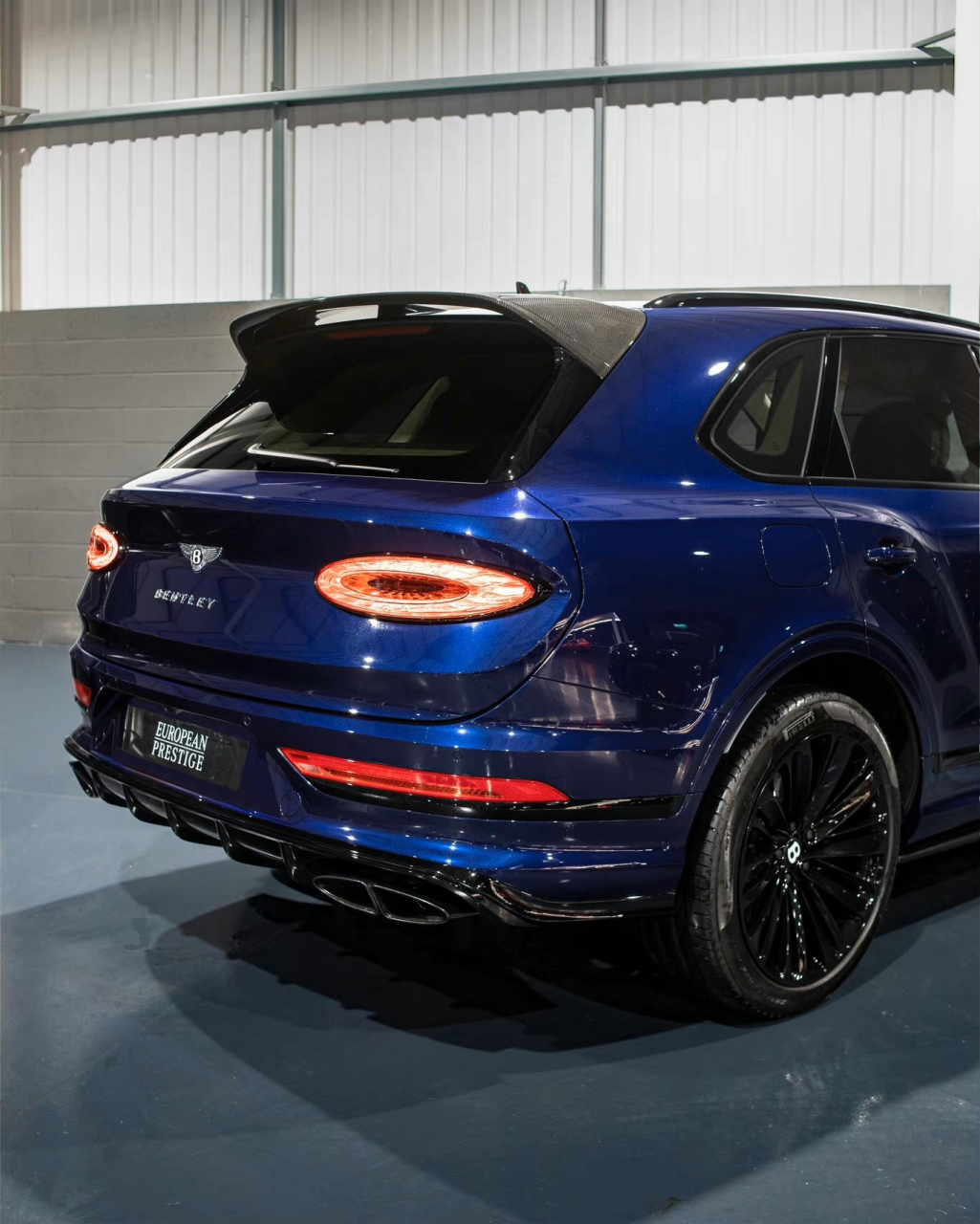 豪华与性能的结合体suv,宾利添越bentayga v8"peacock blue",是不是你