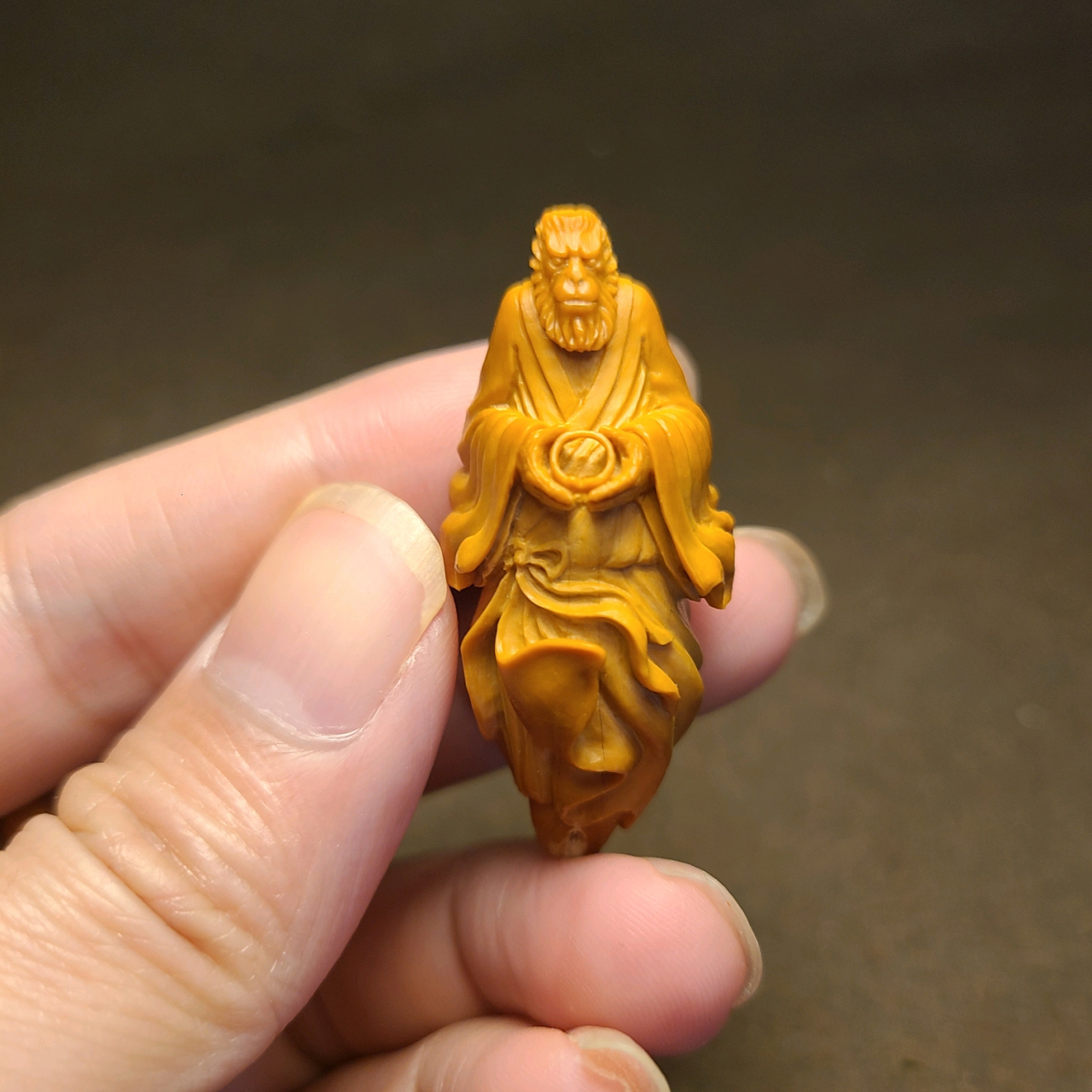 橄榄核雕刻 至尊宝 长4.3*宽2.