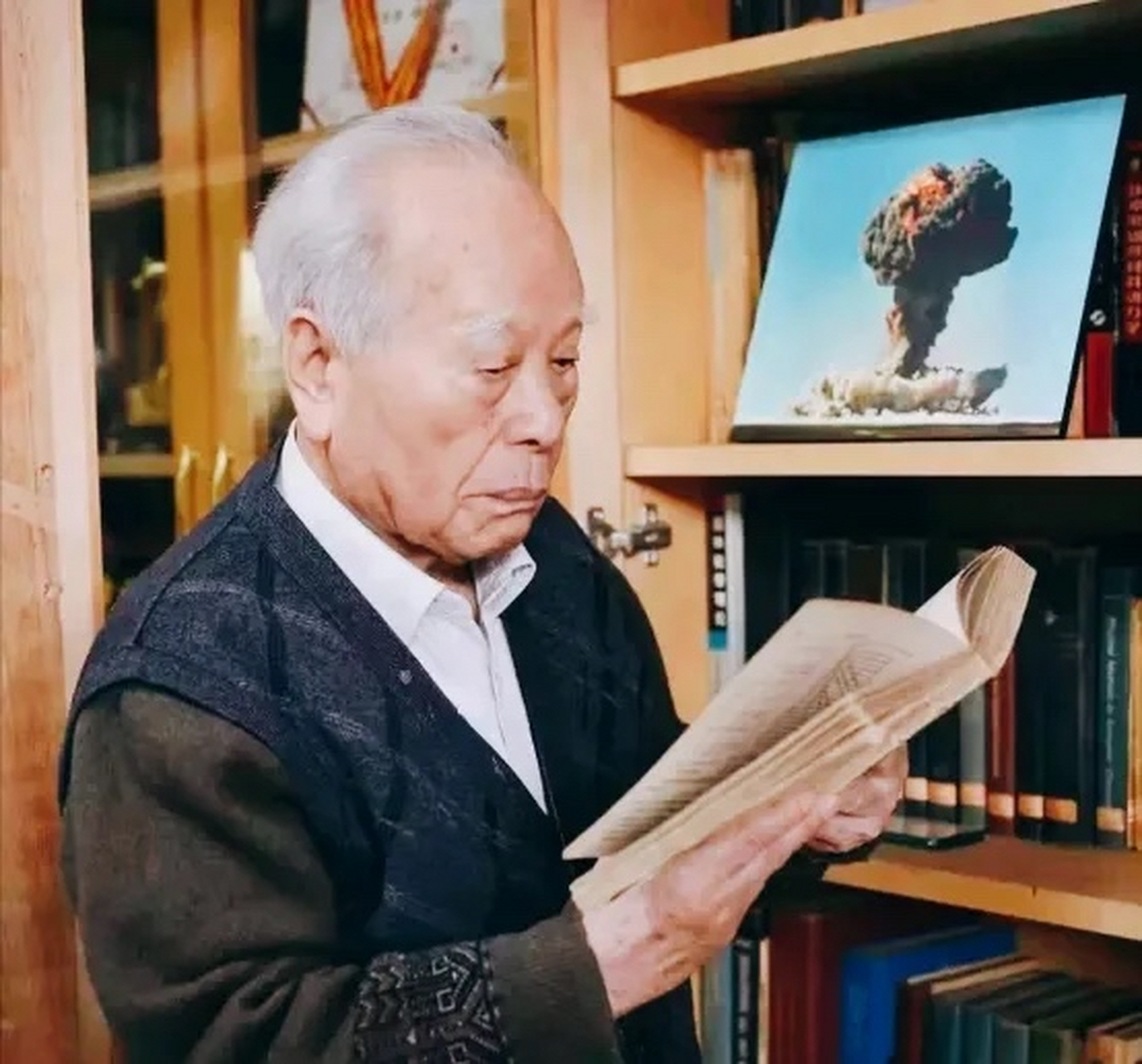 02 隐姓埋名四十余年的程开甲,这位中国科学院院士,是当之无愧的