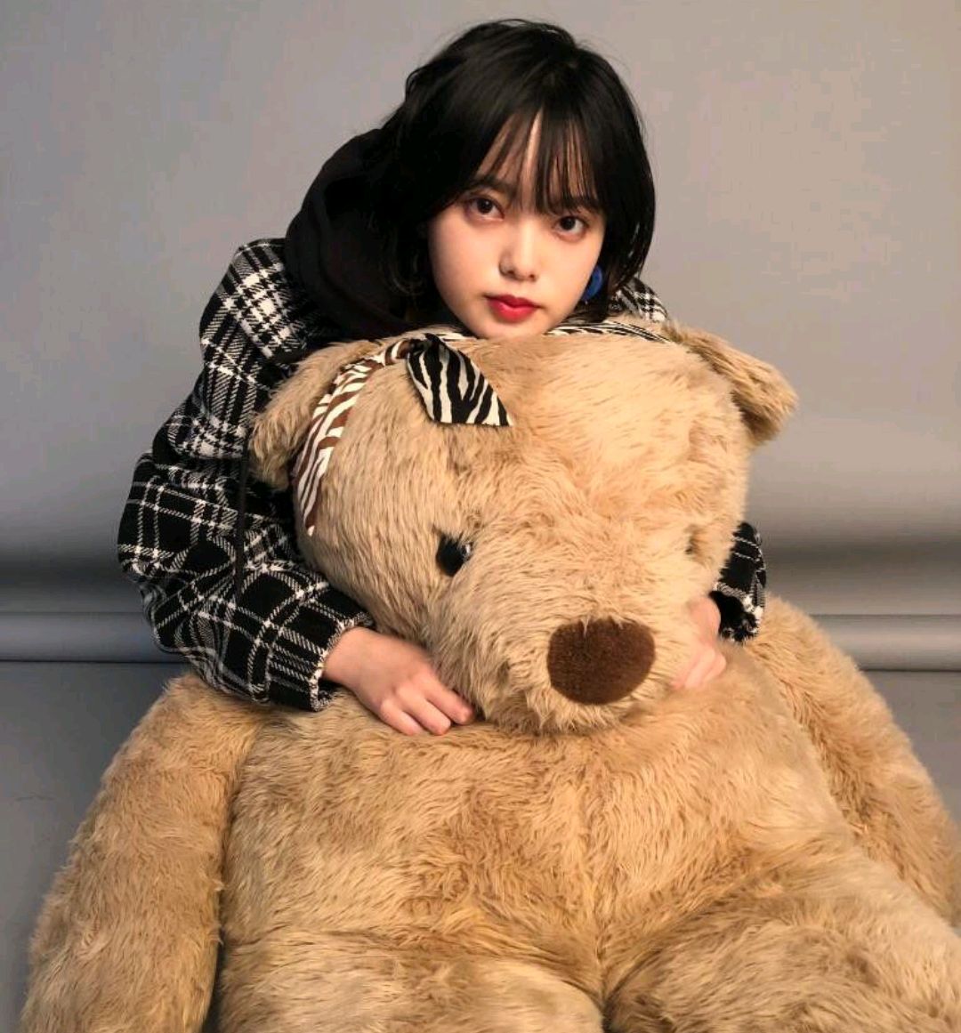 19岁天才偶像超乎年龄的气场惊艳世界的美少女平手友梨奈