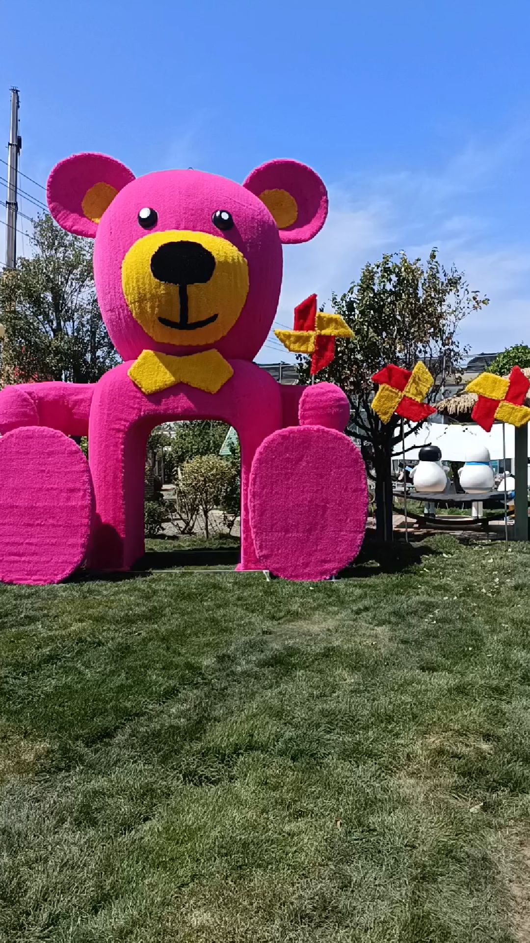 敲可爱的卡通熊拱门,景区引流必备哦