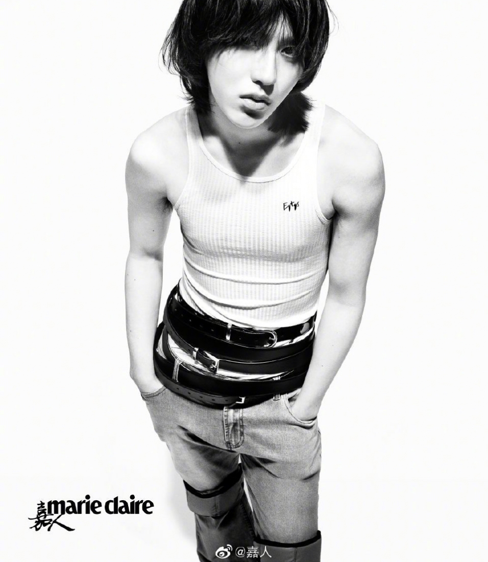 蔡徐坤的"老头背心"