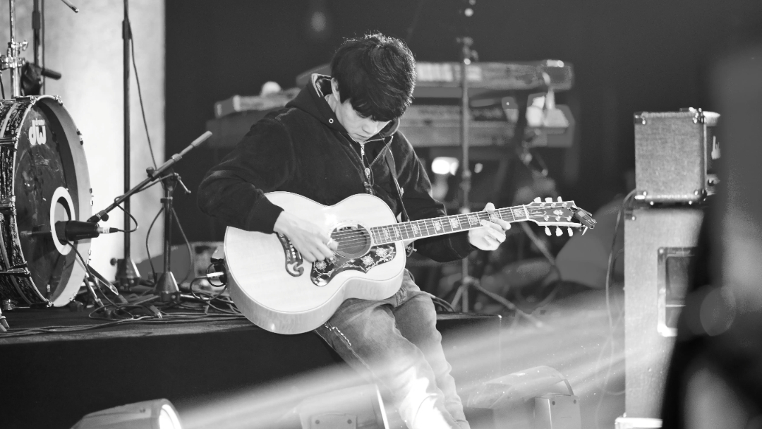 赵雷的吉他技术怎么样?