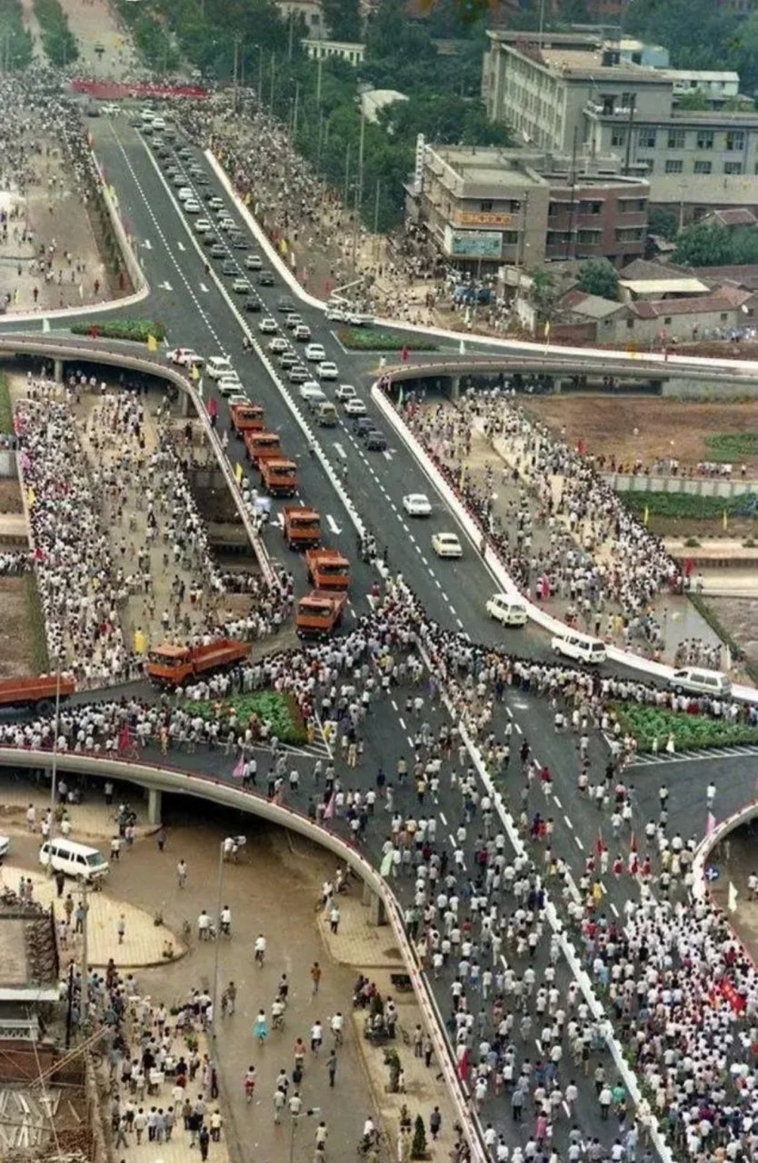 1988年,山东省济南市第一座立交桥——"八一"立交桥正是建成.