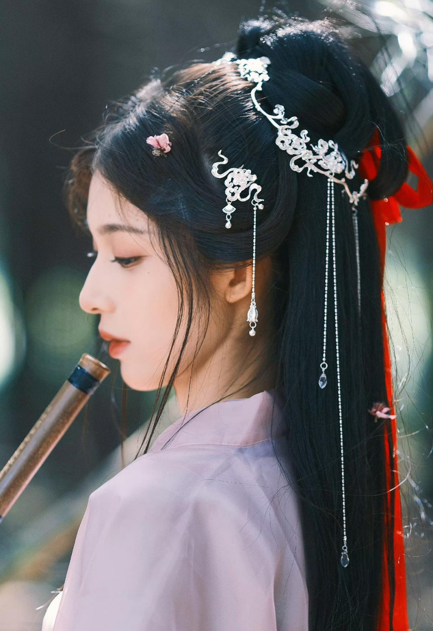 会吹箫的古风小姐姐