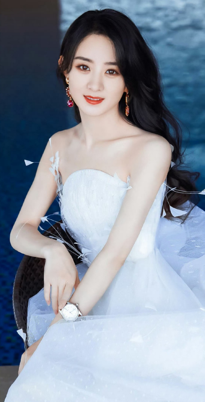 清新脱俗的甜美仙女#赵丽颖# 肤白貌美的容颜,精致白皙的肩颈线,窈窕