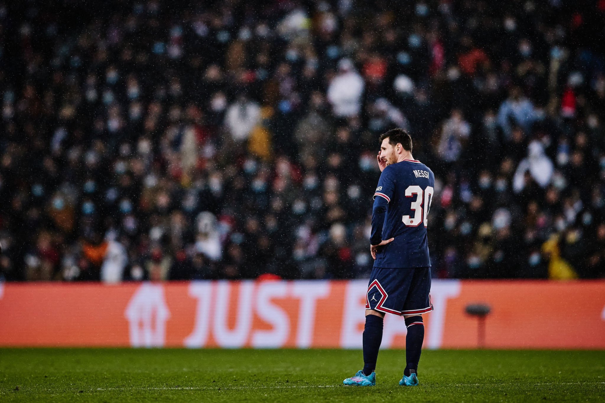 球王爆发!梅西进球助巴黎锁定冠军,连续19年进球,追平c罗神纪录