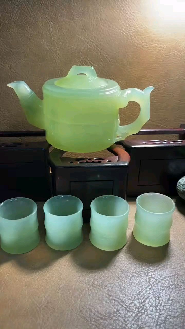 岫玉竹节壶 冰清玉洁