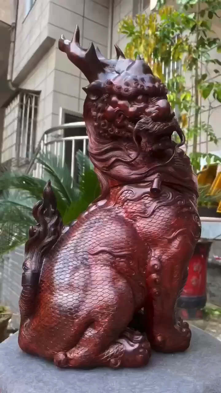 麒麟又叫黄龙它是中国传统的五大神兽之首是吉祥的代表将其安放在家中