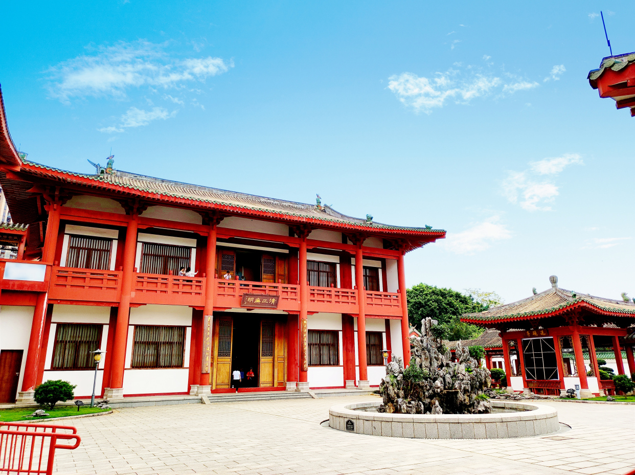 肇庆包公祠一日游,建筑飞阁流丹檐牙高啄气势宏伟