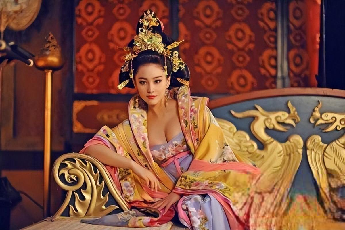 武则天要杀袁天罡,为了保命袁天罡说了8字预言,却泄露了天机!