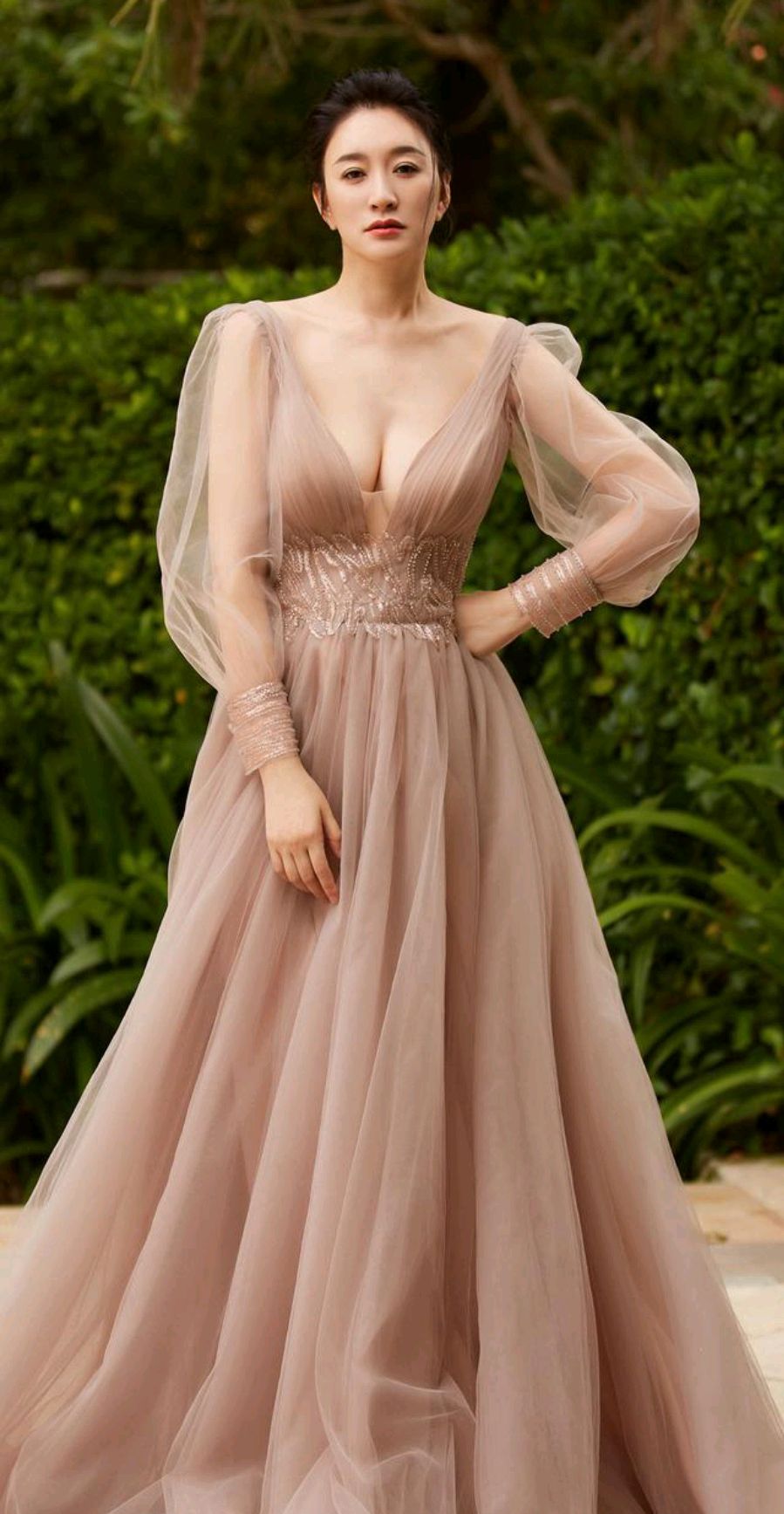 冻龄女神李小冉高清写真,性感优雅,女人味十足