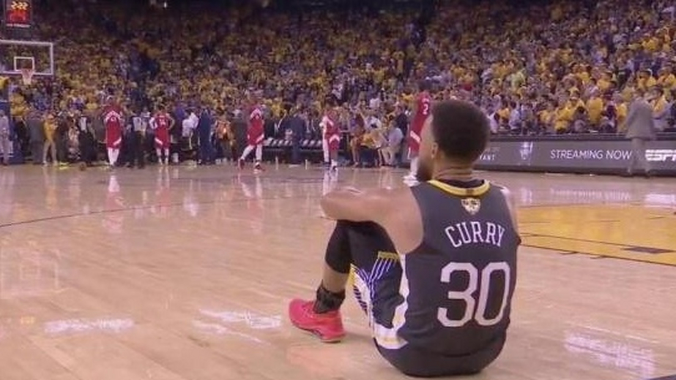 nba# 库里的背影