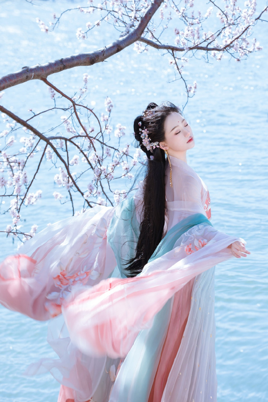 清秀高雅,姿容绝代!#古风# #美少女# #唯美