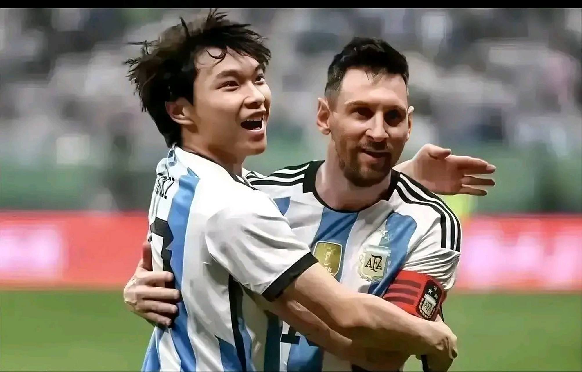 跑进场内拥抱梅西的少年表示:以这种方式,实在不好意思.