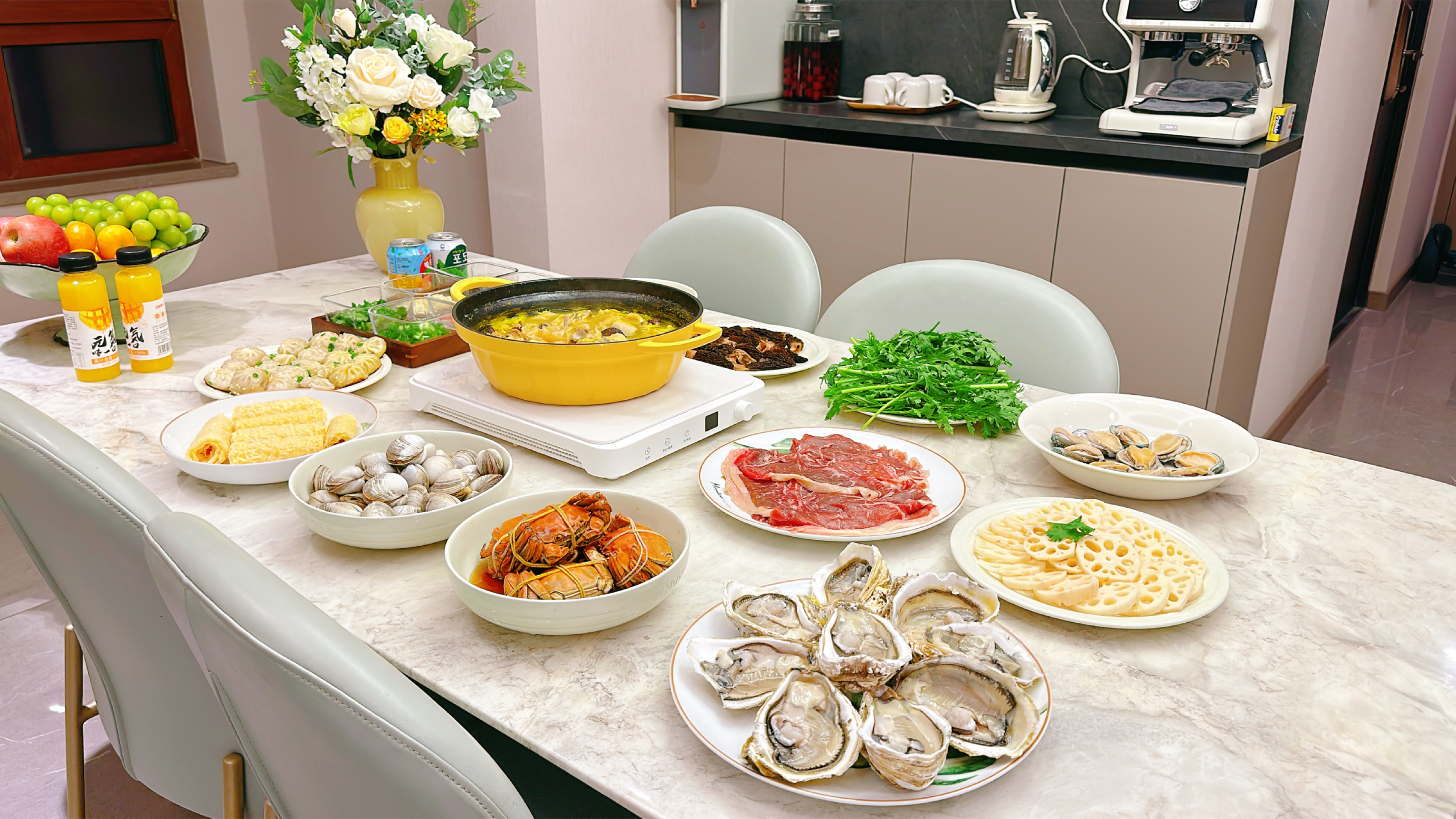 天凉了,晚餐做一顿暖暖的花胶鸡火锅,今天用的锅具也好看