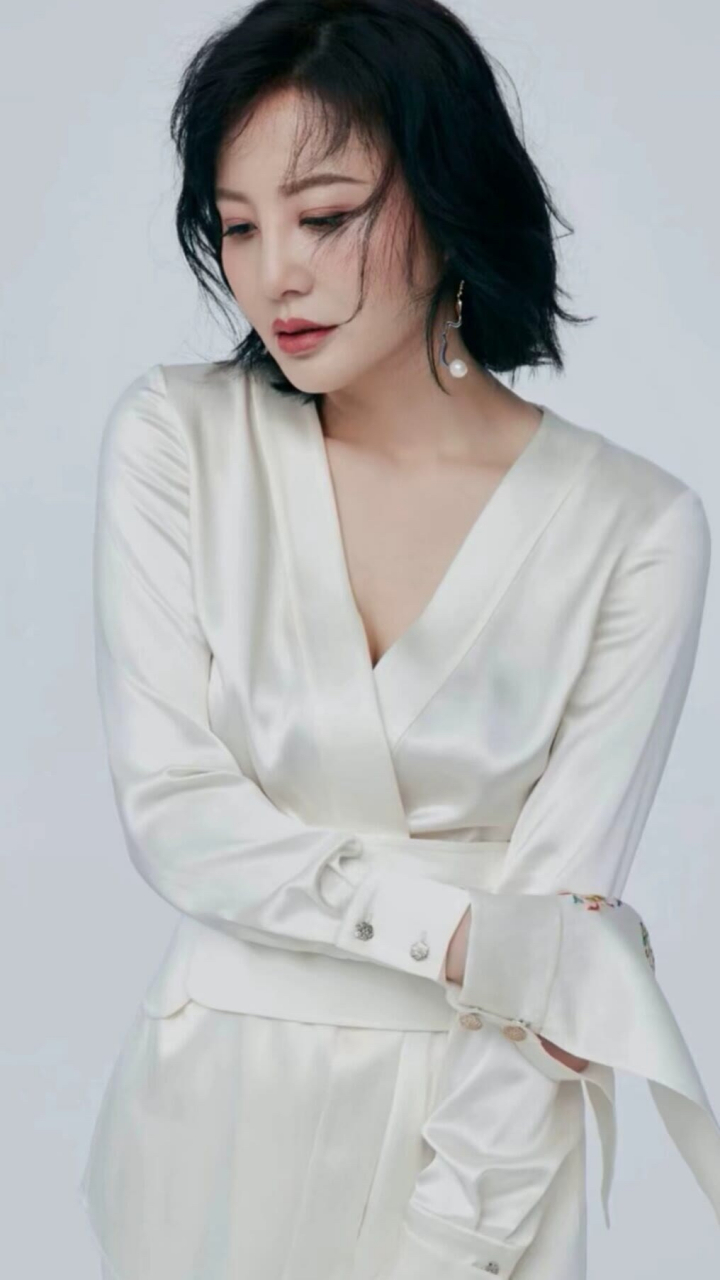 陶红(又称大陶红),1969年5月11日出生于重庆市忠县,中国内地女演员