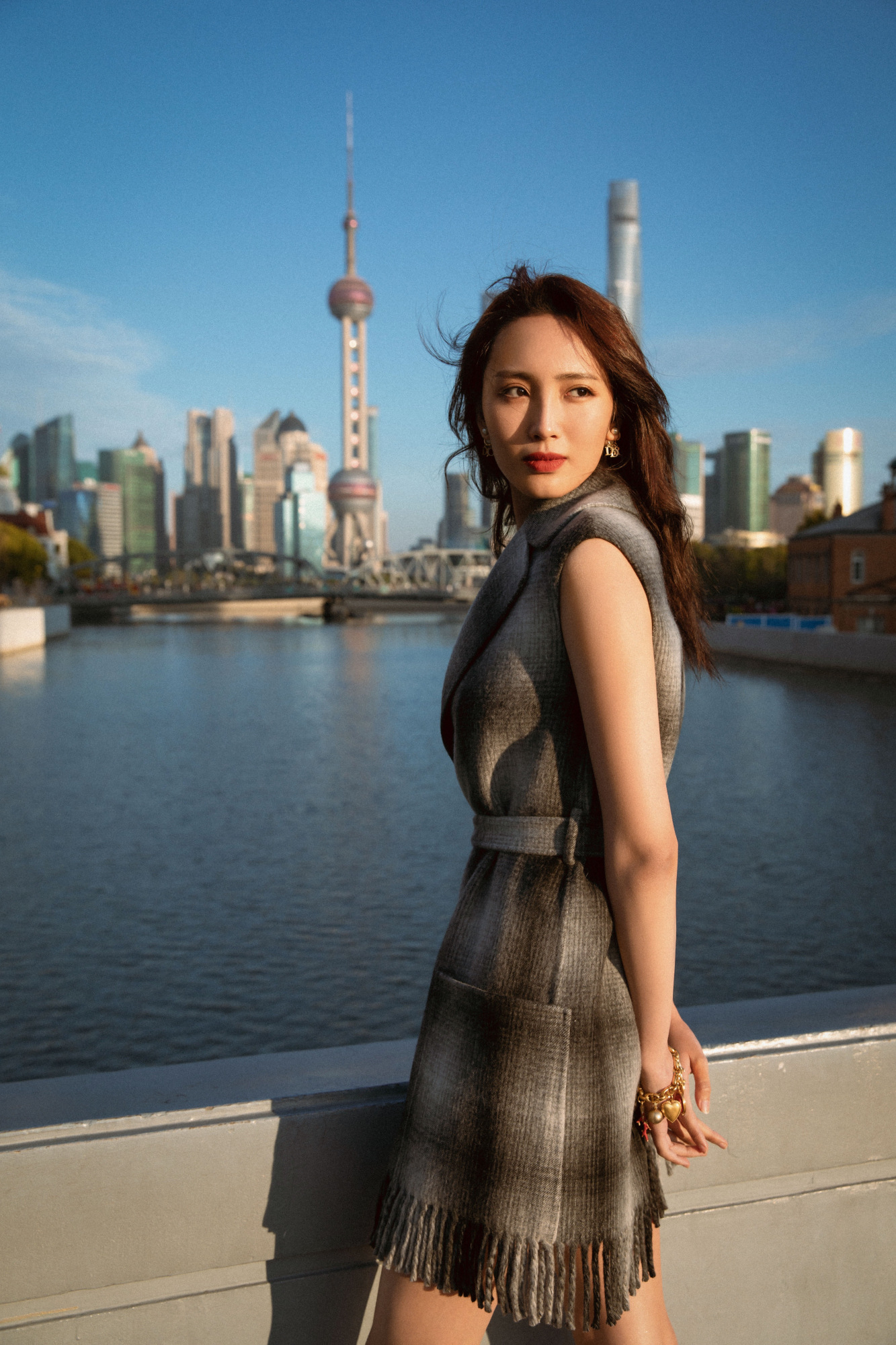 王紫璇品牌活动造型,复古唇色,蓬松披肩发,复古优雅