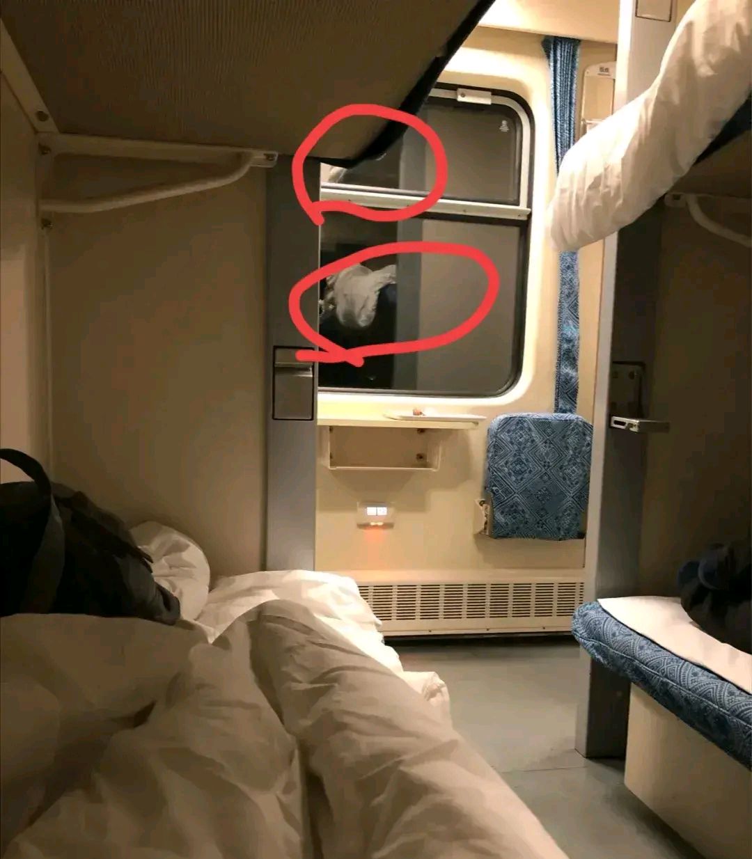 奉劝大家,出远门不要买硬卧,整整的一个晚上都是彻夜难眠