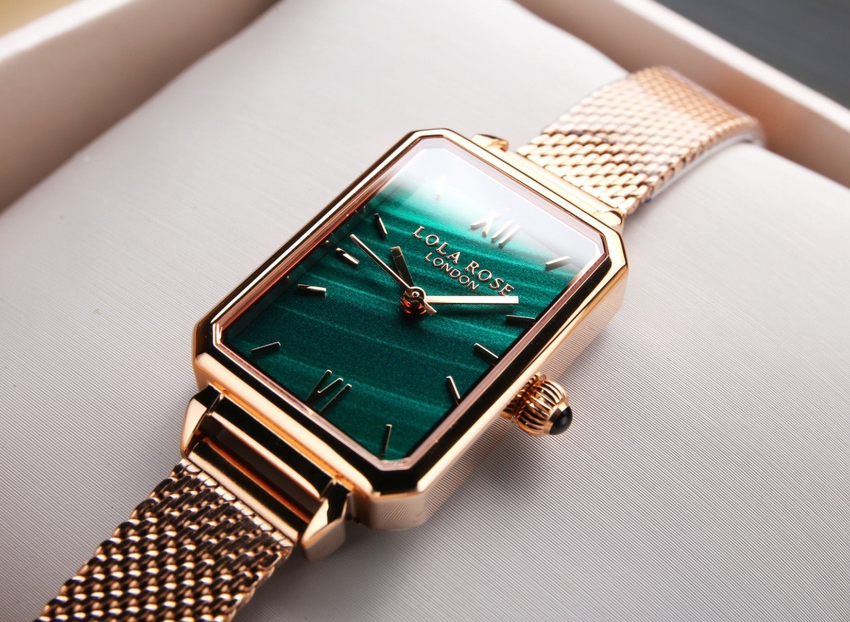 lola rose方形小绿表宝石女表,来自伦敦!