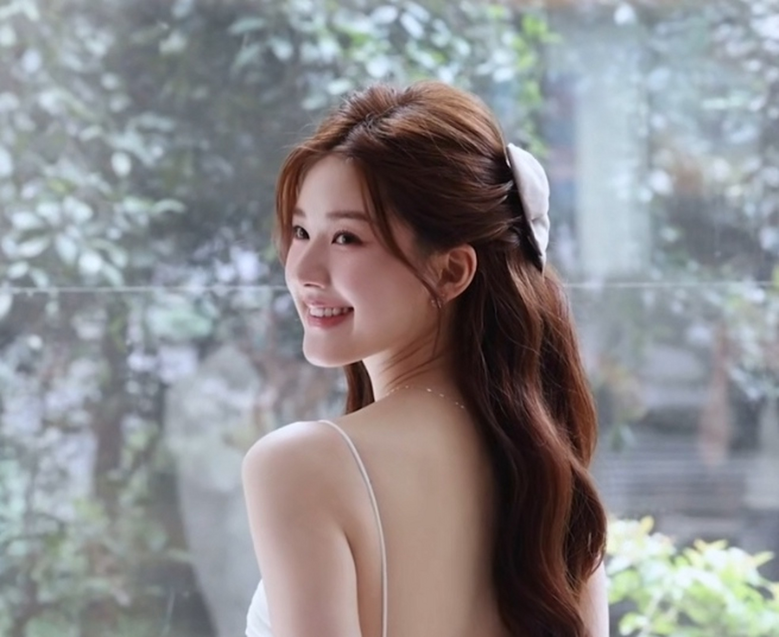 赵露思的活动花絮照,现实版可爱的洋娃娃,有点微胖但上镜感觉很甜美