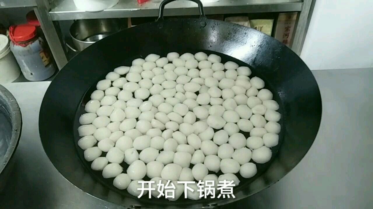 月薪过万的厨师长教你手工鱼丸制作过程,步骤详细鱼丸鲜嫩Q弹