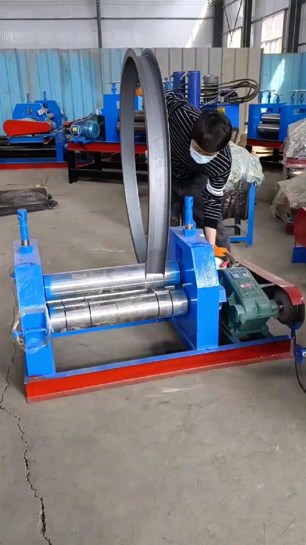 弘勋槽钢卷圆机使用方法