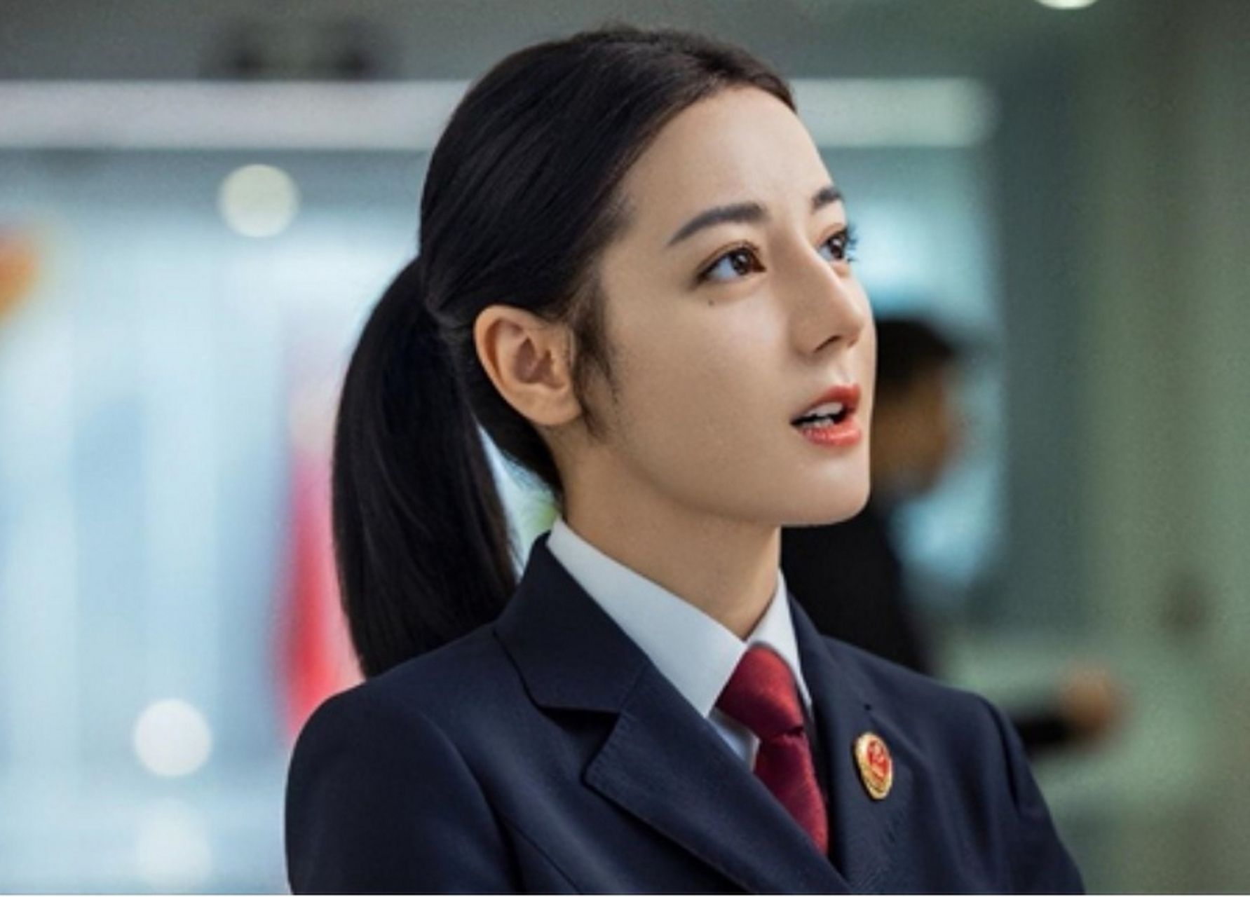 热巴太美被质疑 此前,迪丽热巴接受了《入戏》的独家专访,透露饰演安