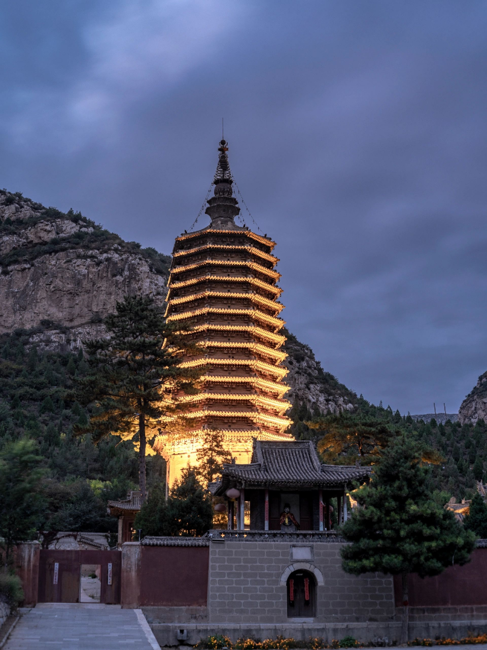 与辽塔碰撞出的恢宏 觉山寺塔 位于太行山,大同市灵丘县出入山西要道