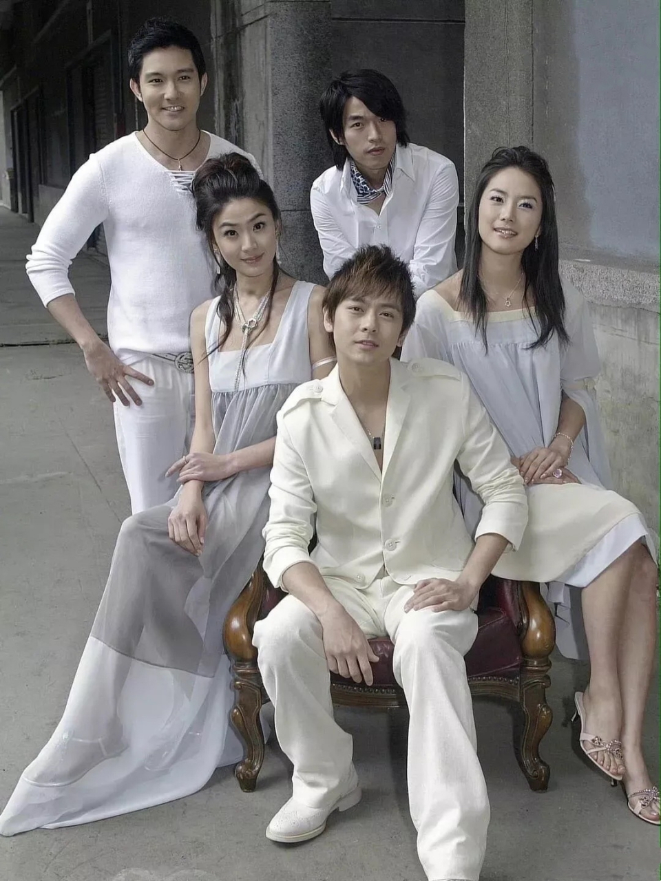 偶像剧《放羊的星星》里演员合照,感觉林志颖真的不会老,十几年过去了