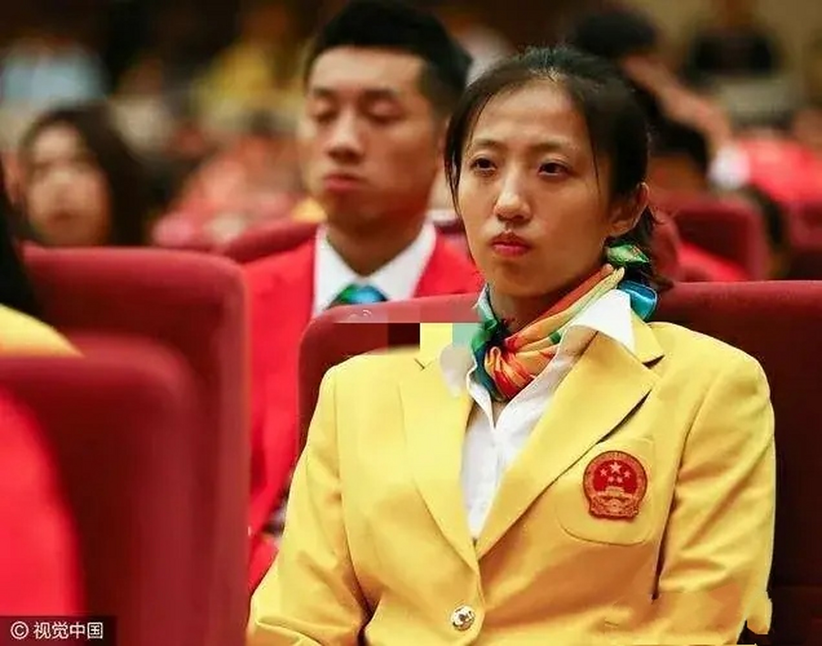 杭州亚运会中国队礼服发布# 女排满屏大长腿   小宇睡着了 丁霞生无