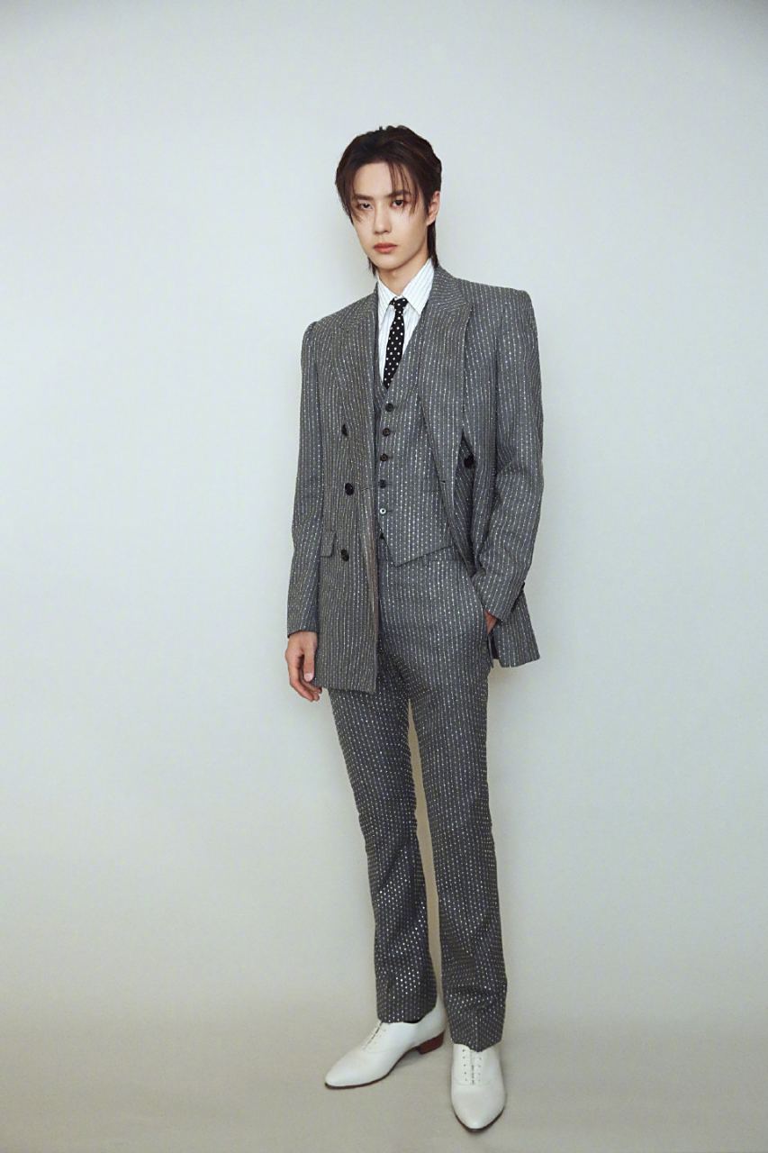 时髦 ,有型的 celine boy,王一博穿出了celine的贵与欲 #王一博