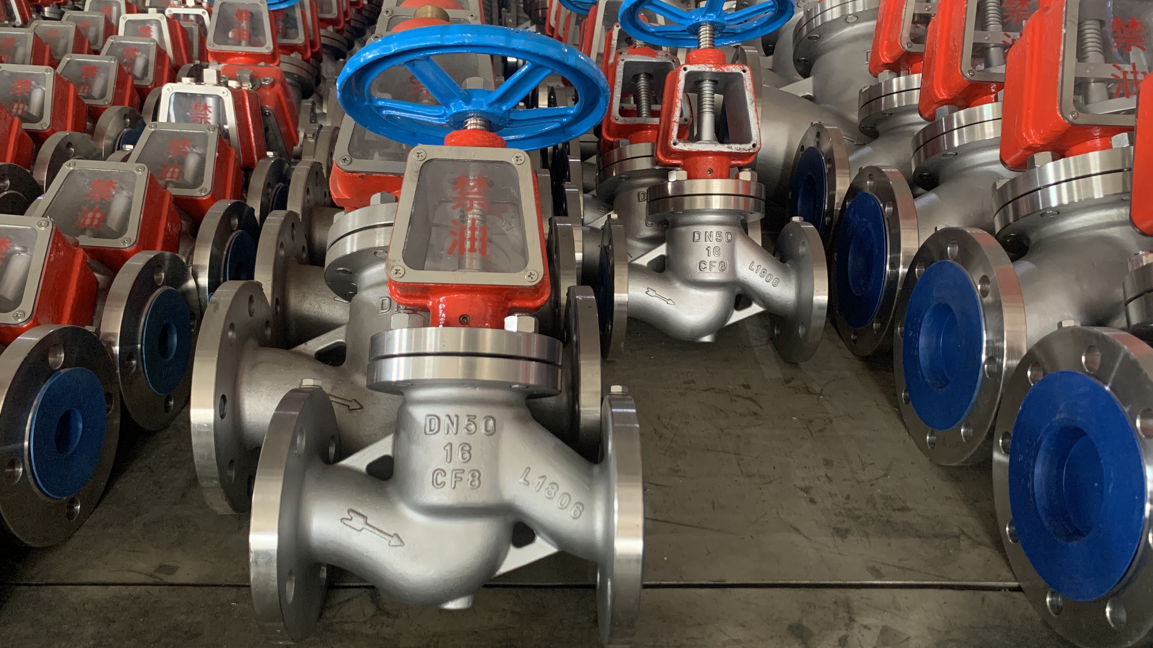 不锈钢氧气截止阀禁油脱脂处理带氧气罩