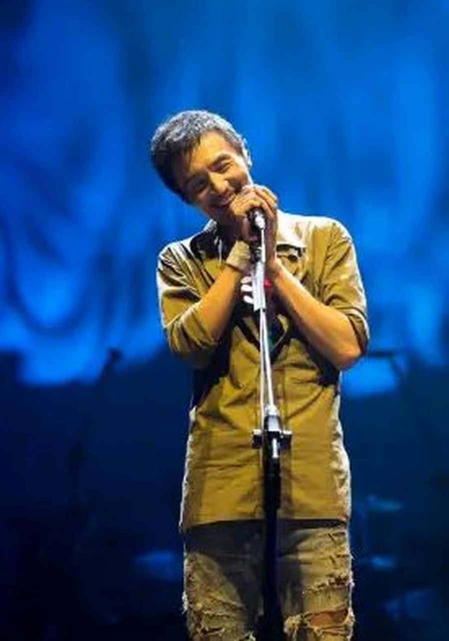 2013年,朴树乐队的吉他手程鑫被查出癌症晚期,朴树对他说:如今你已经