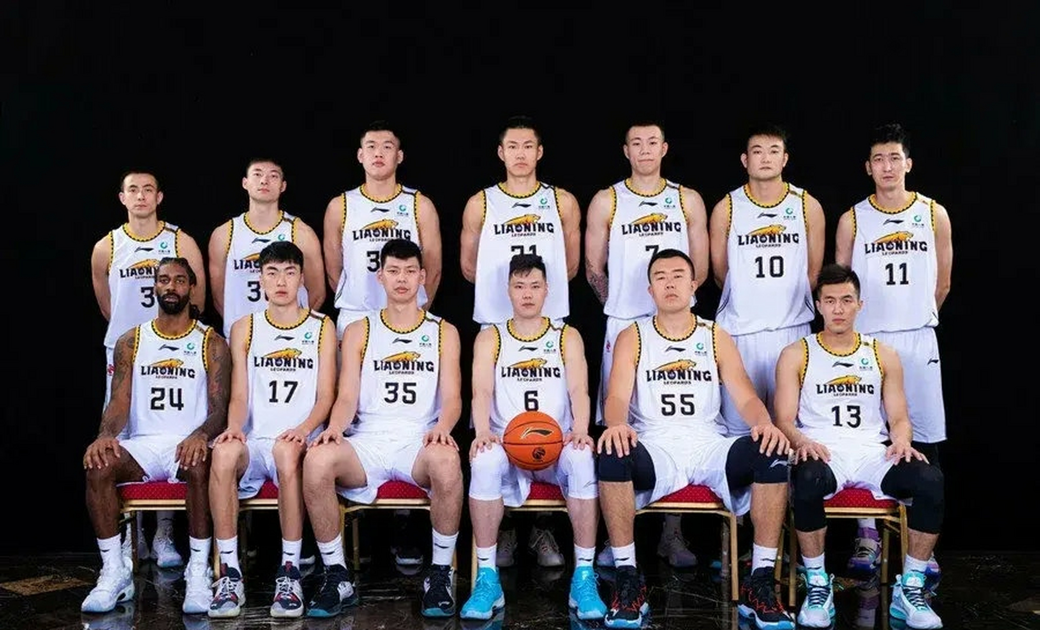 辽宁男篮之前的合影,现在很多人都不在球队了,但辽篮的精神到哪都不会