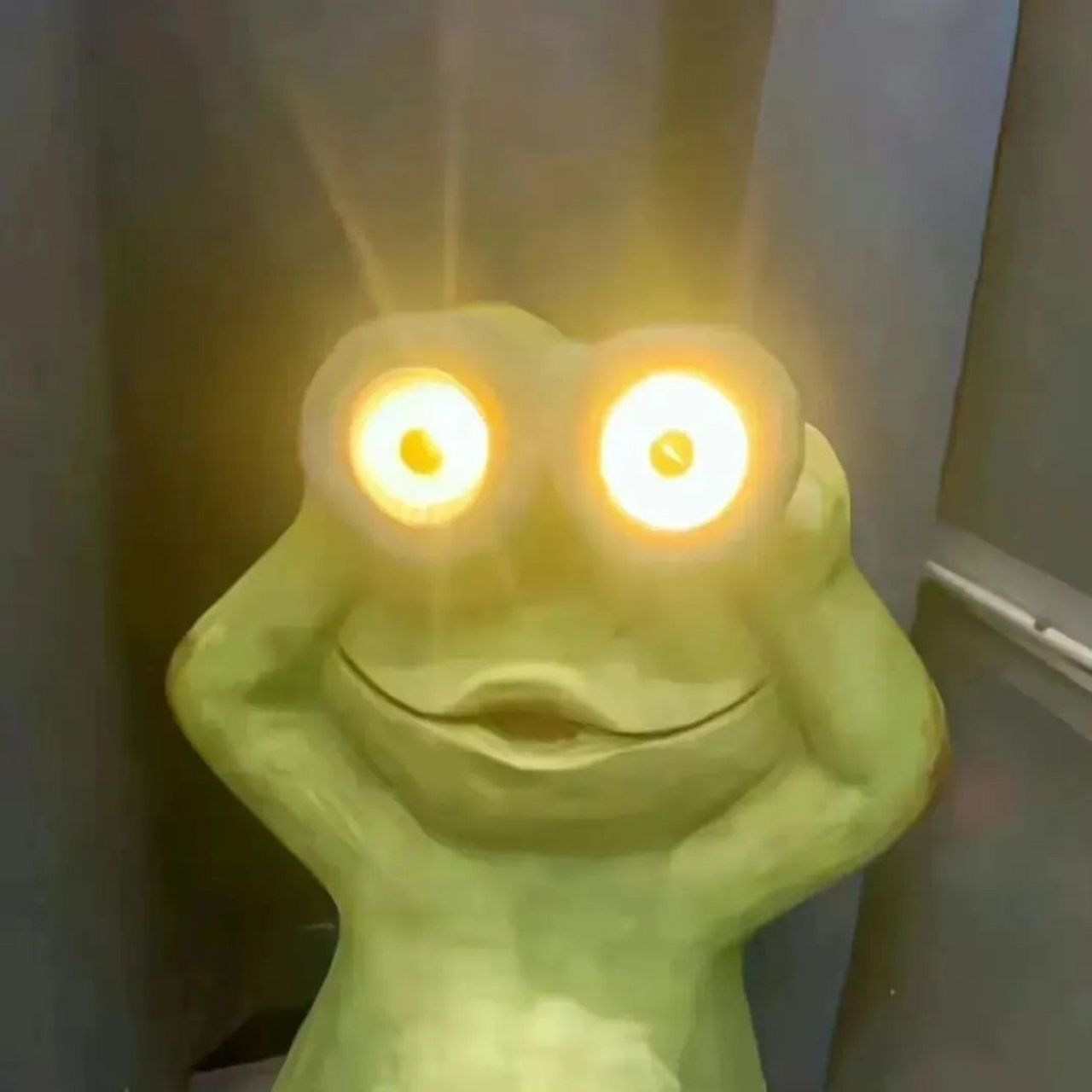 眼睛瞪得像铜铃